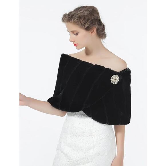 Elegant Black Faux Fur Wrap - Picture 5 of 5